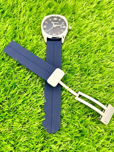 MEN'S  QUARTZ WATCHES Blue Dial with blue Silicone Rubber Belt with Magnet lock D-25