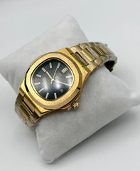 PREMIUM QUALITY GOLDEN CHAIN WITH BLACK DIAL DATE,TIME ,WATER RESISTANT D-33