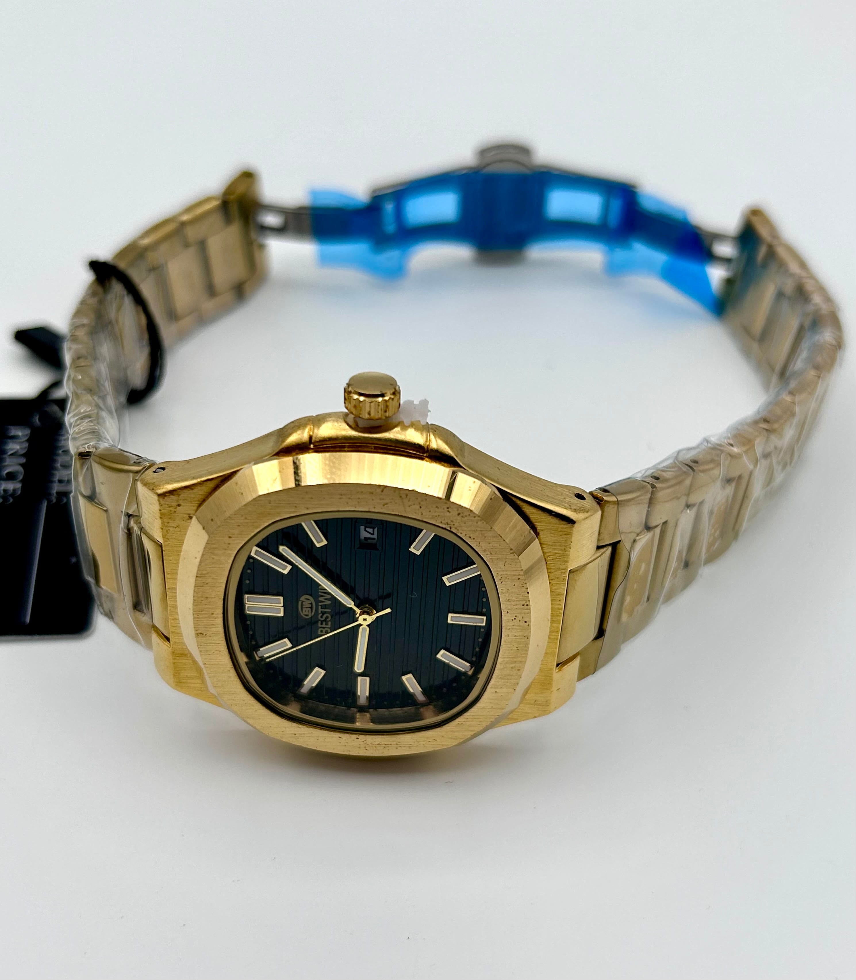 PREMIUM QUALITY GOLDEN CHAIN WITH BLACK DIAL DATE,TIME ,WATER RESISTANT D-33